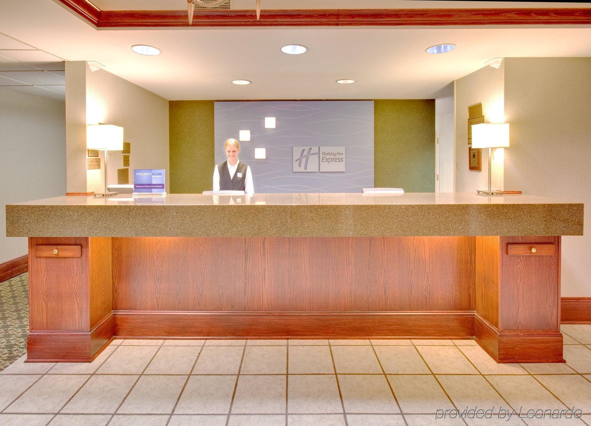 Express - Collins Road By Ihg Hotel